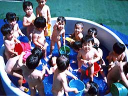 幼稚園　裸　水 ゆき組